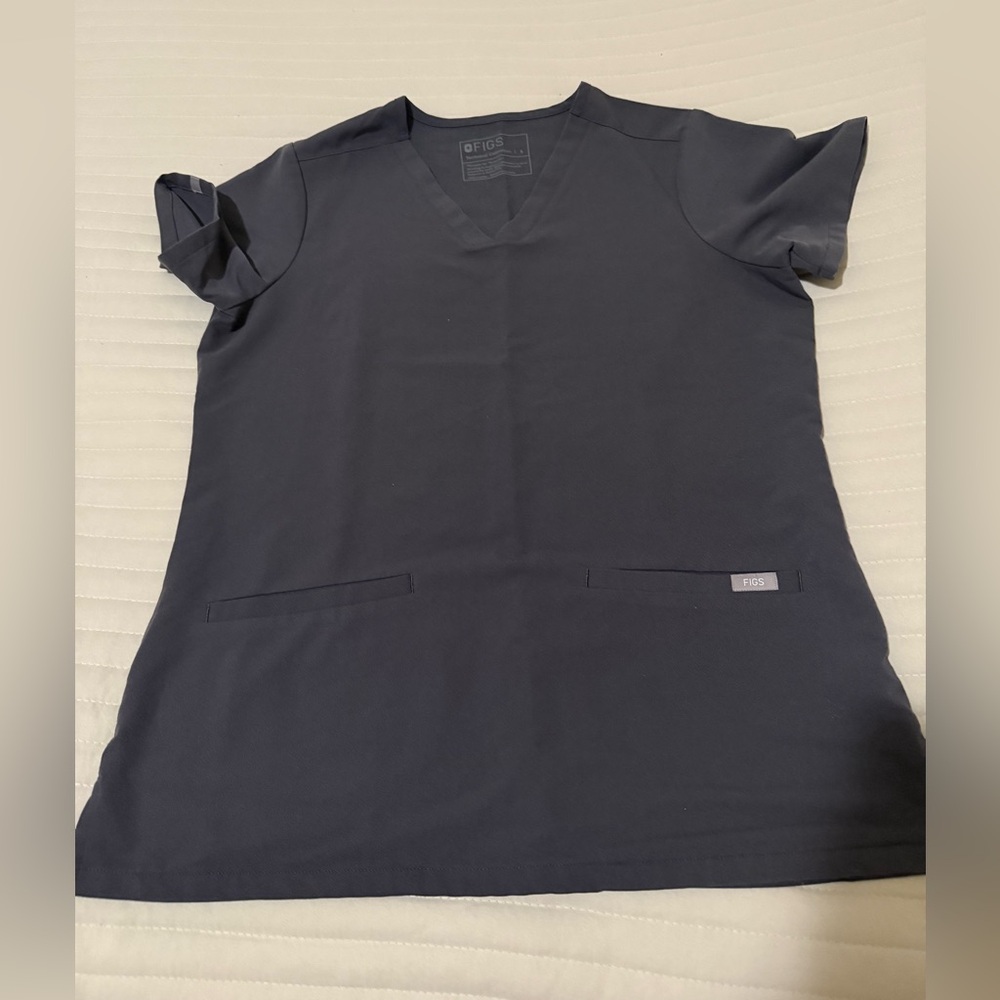 Catarina Two-Pocket Scrub Top